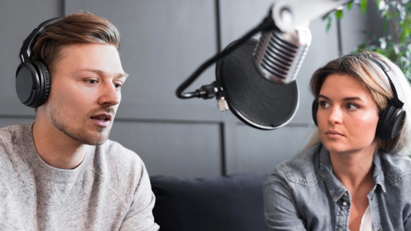 Ghid pentru lansarea unui podcast de business