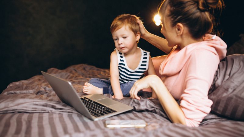 Avantaje aduse de rutinele de seară fără gadgeturi în familie
