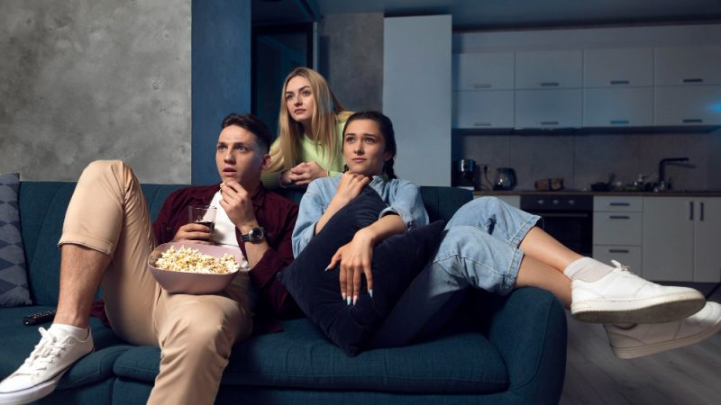 Cum să alegi un proiector 4K pentru filme acasă