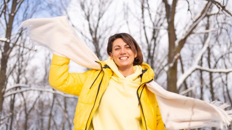 Cum să alegi hainele potrivite pentru energia sezonului