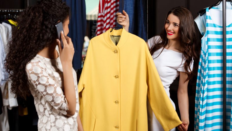 Cum să porți cămășile în mai multe stiluri pentru lookuri diferite