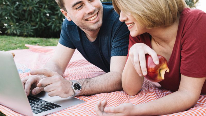 Cum construiești relații mai sănătoase într-o viață foarte ocupată